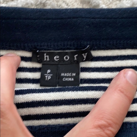 A skirt - Picture 2 of 2